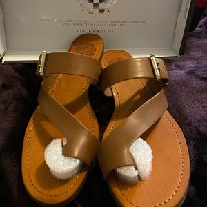 🖤NWB Vince Camuto thong sandal🖤